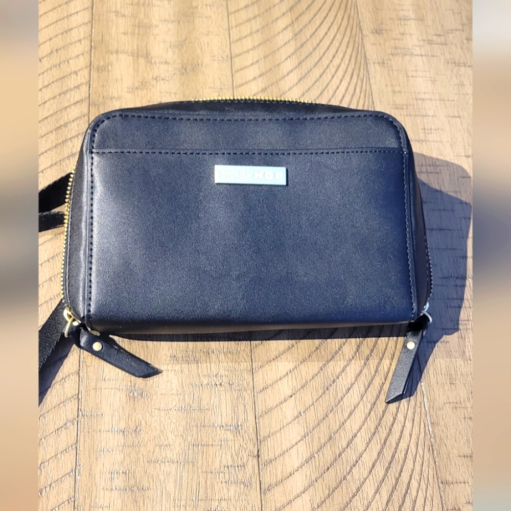 Skip Hop adjustable Greenwich Easy-Access Convertible Hip Pack